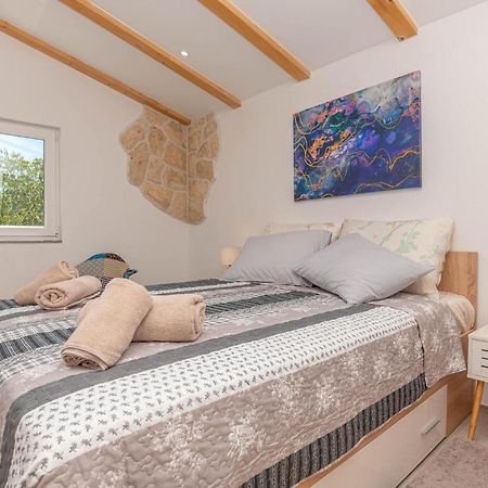 3 Bedroom Cozy Home In Skradin Exterior photo