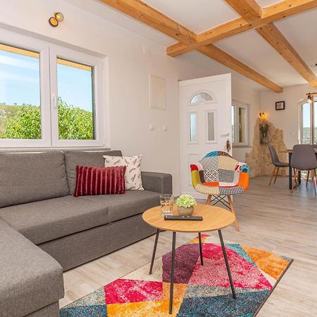 3 Bedroom Cozy Home In Skradin Exterior photo