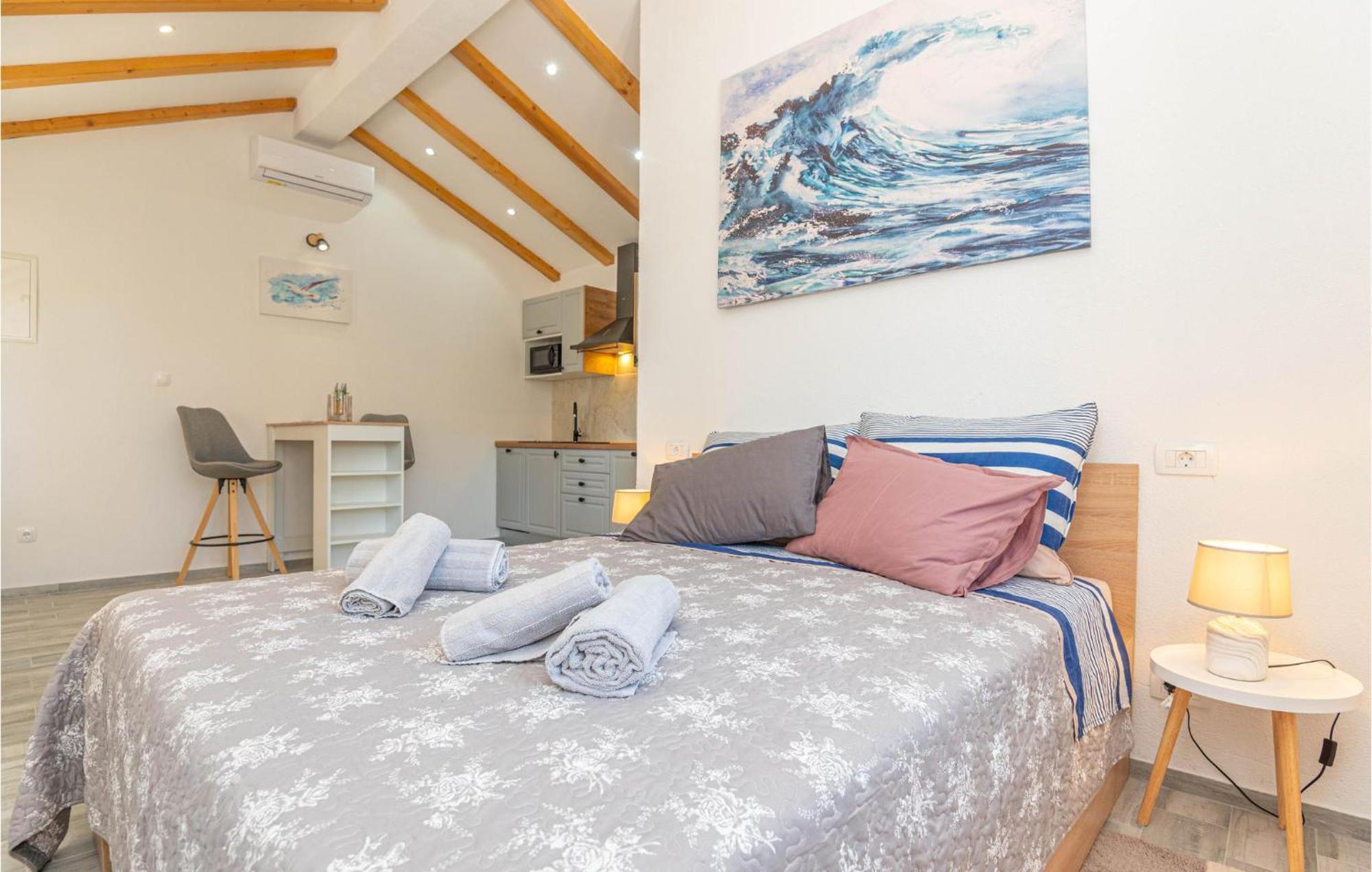 3 Bedroom Cozy Home In Skradin Exterior photo
