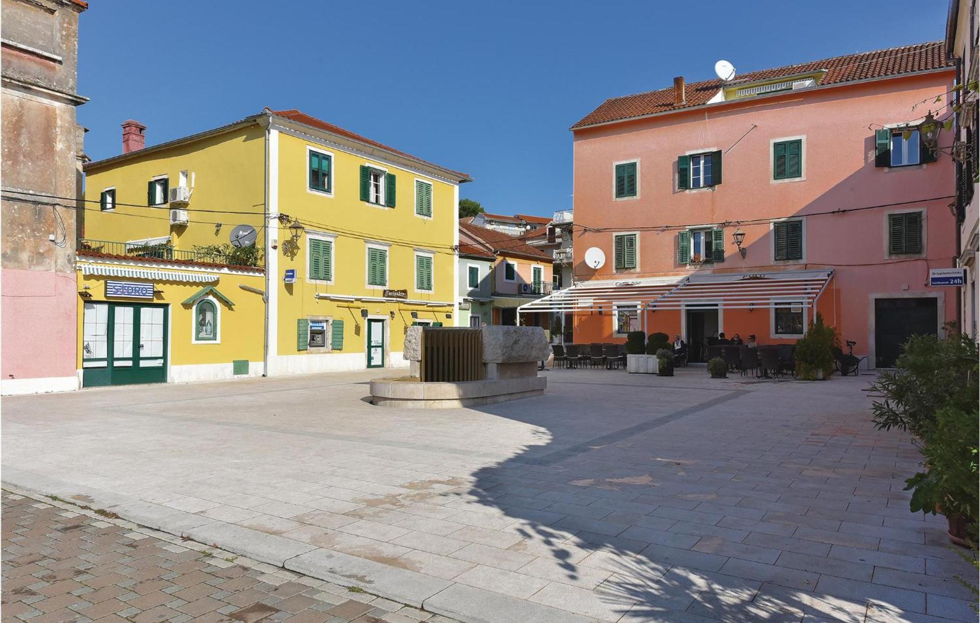 3 Bedroom Cozy Home In Skradin Exterior photo
