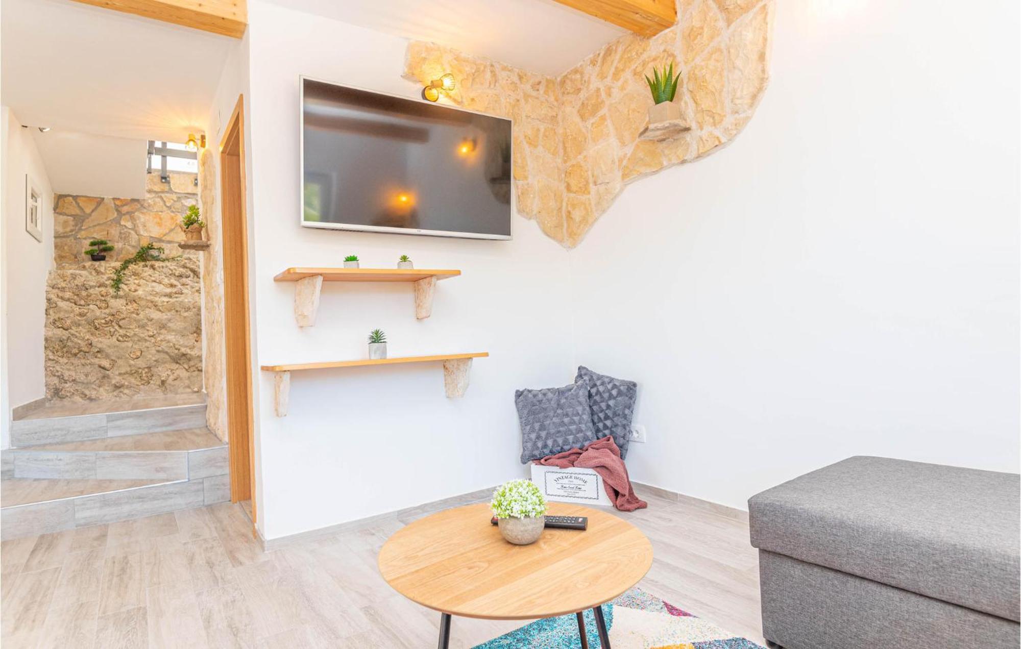 3 Bedroom Cozy Home In Skradin Exterior photo